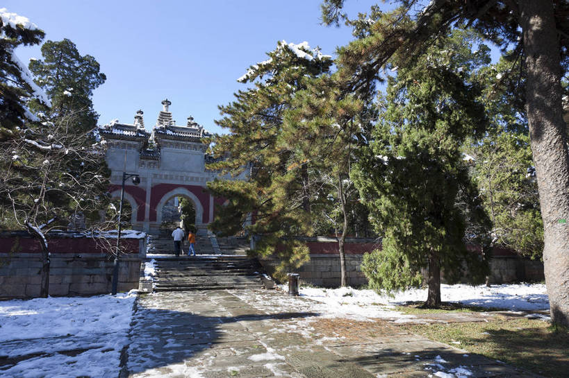 无人,公园,寺庙,横图,彩色,室外,白天,旅游,名胜古迹,植物,标志建筑,地标,建筑,北京,中国,亚洲,节日,图片,建筑群,牌坊,牌楼,首都,古典,文化,建设,树,树木,绿色,天空,自然,祈祷,健康,旅游胜地,安静,许愿,摄影,宗教,佛教,信仰,生长,成长,纪念,祈求,文明,中国文化,东亚,香山,海淀区,香山公园,中华人民共和国,北京市,京,北平,华北地区,释教,古代文明,平安,旅行,传统文化,静宜园,碧云寺,bj174