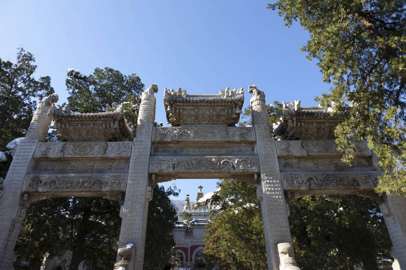 无人,公园,寺庙,横图,彩色,室外,白天,旅游,名胜古迹,植物,标志建筑,地标,建筑,北京,中国,亚洲,节日,图片,建筑群,牌坊,牌楼,首都,古典,文化,建设,树,树木,绿色,天空,自然,祈祷,健康,旅游胜地,安静,许愿,摄影,宗教,佛教,信仰,生长,成长,纪念,祈求,文明,中国文化,东亚,香山,海淀区,香山公园,中华人民共和国,北京市,京,北平,华北地区,释教,古代文明,平安,旅行,传统文化,静宜园,碧云寺,bj174