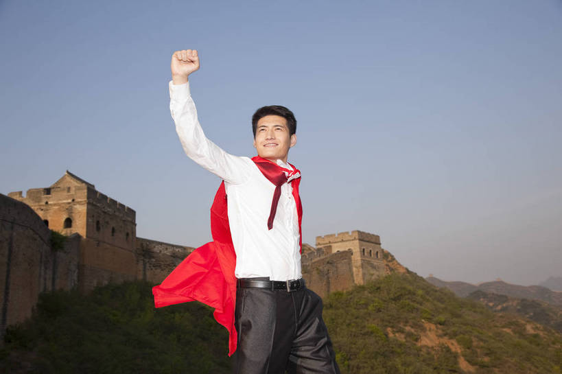 东方人,成年人,中年人,一个人,商务人士,商务男性,站,微笑,横图,彩色,室外,白天,正面,衬衫,西装,旅游,度假,商务,时尚,成功,名胜古迹,山,山脉,树林,标志建筑,地标,建筑,国旗,长城,中国,套装,正装,遗迹,图片,山峰,文化遗产,山峦,古迹,文物,娱乐,红旗,建设,现代,城墙,古建筑,仅一个年轻男性,天空,自然,群山,职业,享受,休闲,旅游胜地,成熟,放松,自信,摄影,古代建筑,青春,山脊,披着,商务装,工薪阶层,古文明,爱国,河北,精明,伟大,金山岭长城,金山岭,男人,男性,年轻男性,亚洲人,中国人,年轻人,白领,上班族,半身,衬衣,愉快,bj174