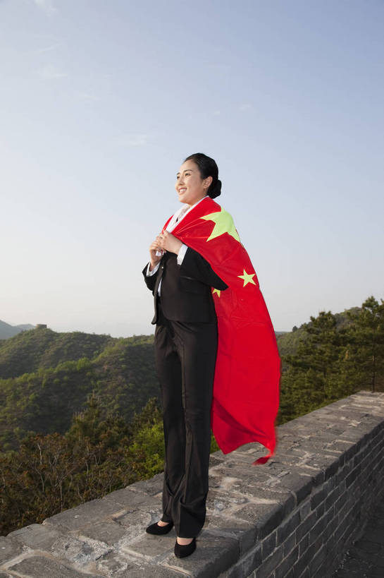 东方人,成年人,中年人,商务人士,商务女性,站,微笑,竖图,彩色,室外,白天,侧面,西装,旅游,度假,商务,时尚,成功,名胜古迹,山,山脉,树林,标志建筑,地标,建筑,国旗,长城,中国,仅一个年轻女性,仅一个人,套装,正装,遗迹,图片,山峰,文化遗产,山峦,美丽,古迹,文物,娱乐,红旗,建设,现代,城墙,古建筑,天空,自然,群山,职业,享受,休闲,旅游胜地,放松,可爱,美女,竖,自信,摄影,古代建筑,青春,优雅,山脊,披着,商务装,工薪阶层,古文明,爱国,河北,精明,伟大,金山岭长城,金山岭,年轻女性,女人,女性,亚洲人,中国人,年轻人,白领,上班族,全身,愉快,bj174