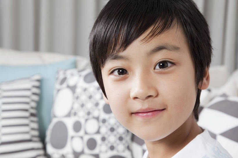 东方人,儿童,一个人,餐厅,站,坐,微笑,横图,彩色,室内,白天,侧面,时尚,纯洁,笔记本电脑,房间,北京,中国,仅一个人,图片,豪华,情趣,小孩,站着,休闲,健康,温馨,休闲服,家居,安静,活力,可爱,童年,童趣,摄影,生活方式,高雅,居室,简洁,童真,烂漫,无邪,乐观,上网,天真,男孩,男人,男性,亚洲人,中国人,孩子,站立,半身,高兴,愉快,男生,奢华,bj174