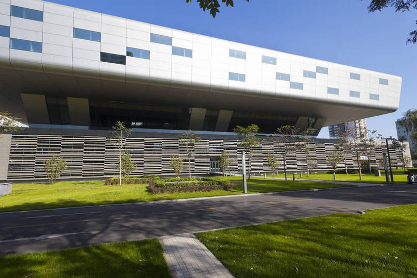 无人,图书馆,横图,彩色,室外,白天,旅游,草坪,城市风光,城市,道路,建筑,北京,中国,亚洲,图片,首都,辉煌,现代建筑,天空,阳光,绿地,旅游胜地,安静,摄影,经济,公共设施,文明,中国文化,公共场所,东亚,发展,海淀区,中华人民共和国,北京市,京,北平,华北地区,繁荣,国家图书馆,旅行,中国国家图书馆,北京图书馆,中关村大街,中关村南大街,中国国家图书馆新馆,bj174