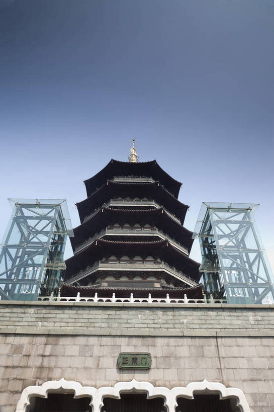 无人,寺庙,竖图,彩色,室外,白天,旅游,名胜古迹,标志建筑,地标,建筑,西湖,中国,花坛,图片,建筑群,塔,古典,建设,佛,浙江,台阶,树木,石阶,旅游胜地,安静,摄影,宗教,杭州,文明,中国文化,雷峰塔,古代文明,旅行,传统文化,bj174