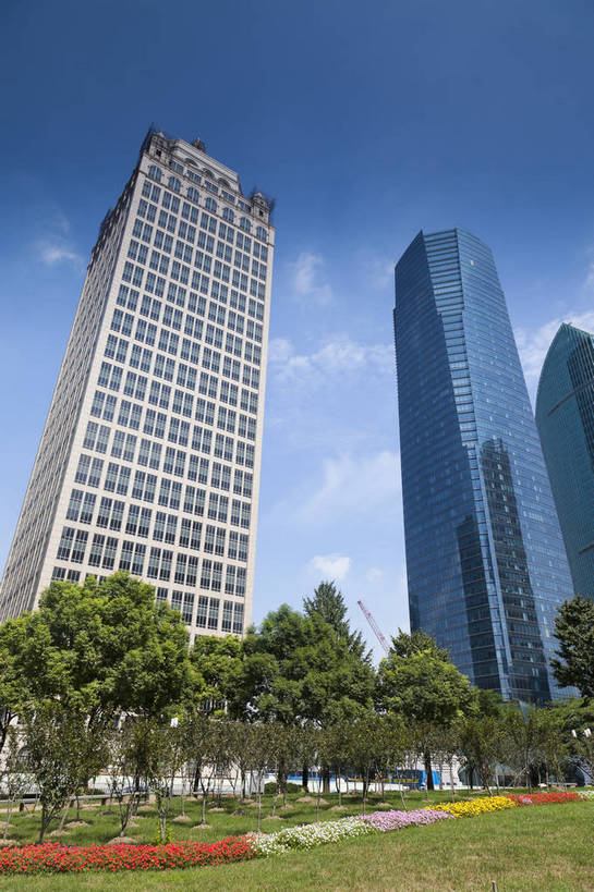 公园,竖图,彩色,室外,白天,旅游,办公楼,草坪,城市风光,城市,建筑,上海,中国,游人,图片,辉煌,浦东,现代建筑,天空,绿地,地标建筑,外滩,旅游胜地,摩天大厦,摄影,经济,文明,中国文化,陆家嘴,发展,繁荣,旅行,bj174