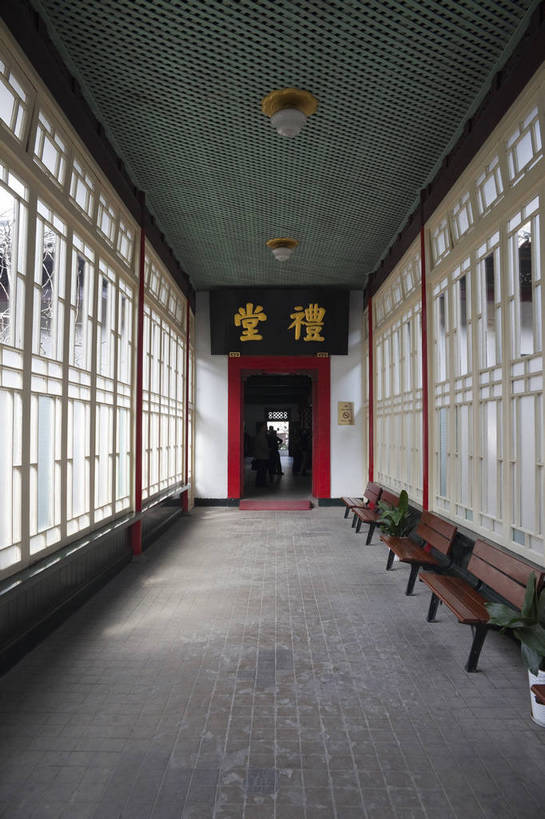 竖图,彩色,室内,白天,旅游,度假,名胜古迹,标志建筑,地标,建筑,南京,中国,遗迹,图片,建筑群,礼堂,古典,古迹,文物,娱乐,建设,古建筑,江苏,历史建筑,地标建筑,享受,休闲,旅游胜地,放松,摄影,休息室,文明,中国文化,古文明,总统府,旅行,传统文化,bj174