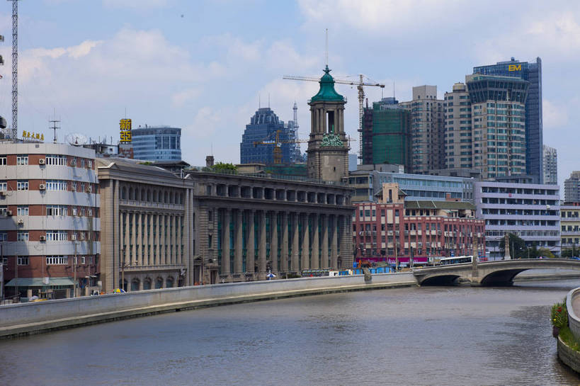 横图,彩色,室外,白天,旅游,城市风光,城市,建筑,上海,中国,游人,图片,建筑群,桥,辉煌,现代建筑,天空,地标建筑,外滩,旅游胜地,摄影,经济,文明,中国文化,苏州河,发展,繁荣,河,旅行,bj174