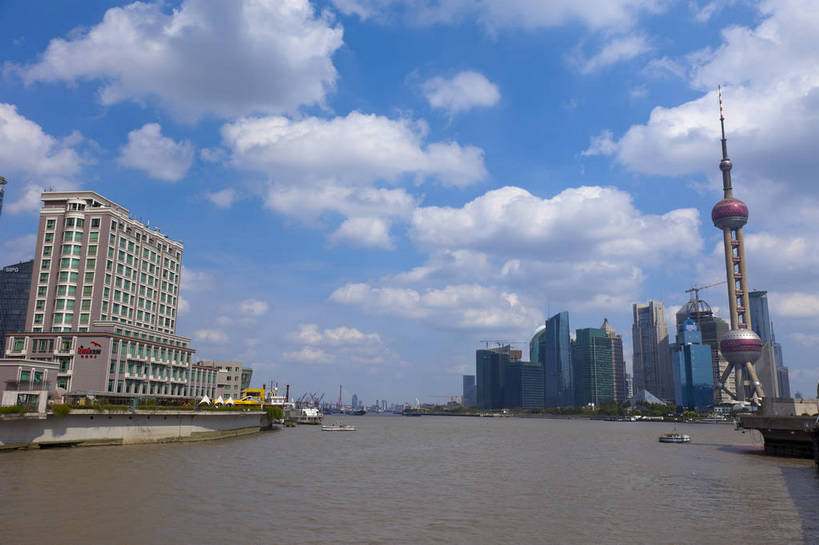 横图,彩色,室外,白天,旅游,办公楼,城市风光,城市,建筑,船,上海,中国,游人,图片,建筑群,辉煌,东方明珠,黄浦江,浦东,现代建筑,天空,地标建筑,外滩,旅游胜地,摩天大厦,摄影,环球金融中心,经济,文明,中国文化,陆家嘴,发展,繁荣,江,旅行,bj174