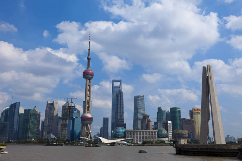 横图,彩色,室外,白天,旅游,办公楼,城市风光,城市,建筑,船,上海,中国,游人,图片,建筑群,辉煌,东方明珠,黄浦江,浦东,现代建筑,天空,地标建筑,外滩,旅游胜地,摩天大厦,摄影,环球金融中心,经济,文明,中国文化,陆家嘴,发展,繁荣,江,旅行,bj174