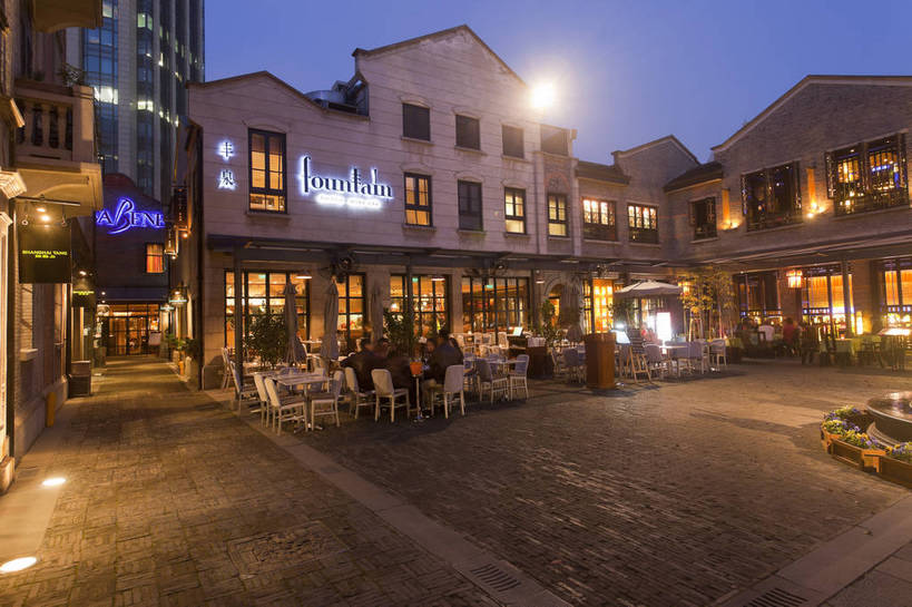 咖啡厅,酒吧,横图,彩色,室外,旅游,城市风光,城市,建筑,夜景,上海,中国,游客,游人,图片,灯光,辉煌,露天,现代建筑,石库门,地标建筑,休闲,旅游胜地,摄影,生活方式,经济,文明,中国文化,发展,上海新天地,灯火辉煌,民族建筑,繁荣,旅行,bj174