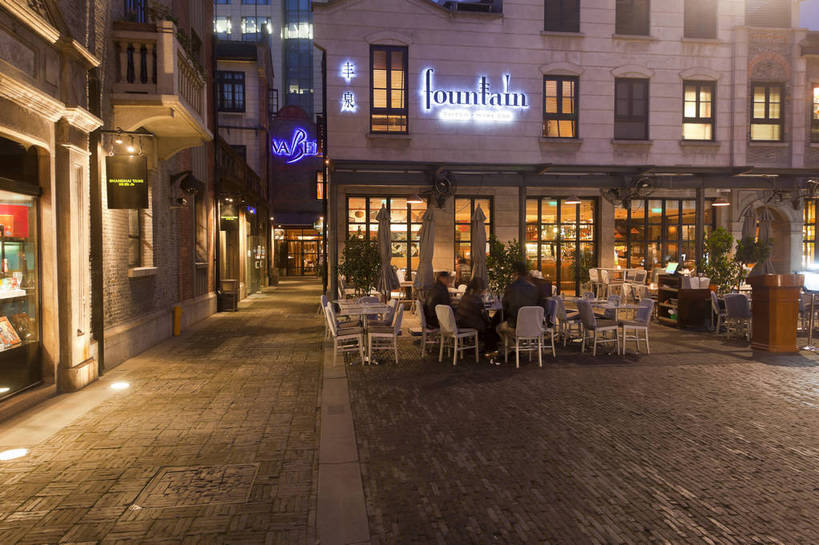 咖啡厅,酒吧,横图,彩色,室外,旅游,城市风光,城市,建筑,夜景,上海,中国,游客,游人,图片,灯光,辉煌,露天,现代建筑,石库门,地标建筑,休闲,旅游胜地,摄影,生活方式,经济,文明,中国文化,发展,上海新天地,灯火辉煌,民族建筑,繁荣,旅行,bj174