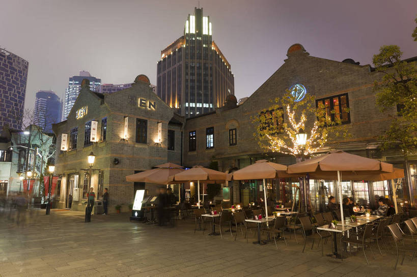 咖啡厅,酒吧,横图,彩色,室外,旅游,城市风光,城市,建筑,夜景,上海,中国,游客,游人,图片,灯光,辉煌,露天,现代建筑,石库门,地标建筑,休闲,旅游胜地,摄影,生活方式,经济,文明,中国文化,发展,上海新天地,灯火辉煌,民族建筑,繁荣,旅行,bj174