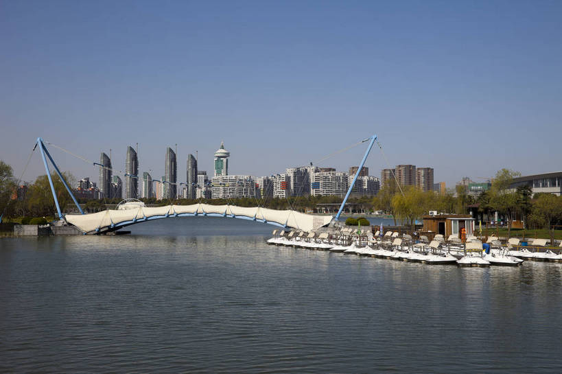 公园,横图,彩色,室外,白天,旅游,办公楼,湖,城市风光,城市,建筑,上海,中国,游人,图片,建筑群,辉煌,浦东,现代建筑,天空,地标建筑,旅游胜地,摩天大厦,摄影,世纪公园,经济,文明,中国文化,发展,繁荣,旅行,bj174