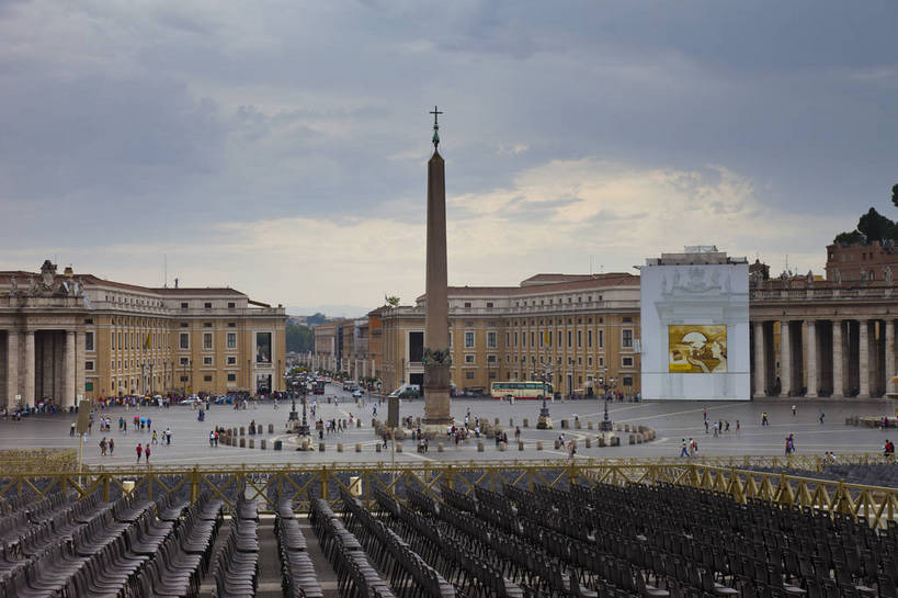 广场,教堂,横图,彩色,室外,白天,旅游,度假,名胜古迹,标志建筑,地标,建筑,梵蒂冈,游客,遗迹,图片,建筑群,古典,古迹,文物,娱乐,建设,古建筑,历史建筑,地标建筑,享受,休闲,旅游胜地,放松,摄影,宗教,基督教,文明,古文明,世界文化遗产,圣彼得教堂,古代文明,旅行,传统文化,bj174