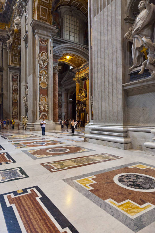 教堂,竖图,彩色,室内,白天,旅游,度假,名胜古迹,标志建筑,地标,建筑,梵蒂冈,游客,遗迹,艺术,彩绘,浮雕,图片,建筑群,古典,辉煌,内部,古迹,文物,娱乐,建设,古建筑,石刻,历史建筑,地标建筑,享受,休闲,旅游胜地,放松,摄影,宗教,基督教,文明,古文明,世界文化遗产,圣彼得教堂,古代文明,旅行,传统文化,bj174