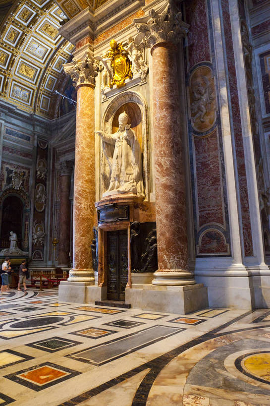 教堂,竖图,彩色,室内,白天,旅游,度假,名胜古迹,标志建筑,地标,建筑,梵蒂冈,游客,遗迹,艺术,彩绘,浮雕,图片,建筑群,古典,辉煌,内部,古迹,文物,娱乐,建设,古建筑,石刻,历史建筑,地标建筑,享受,休闲,旅游胜地,放松,摄影,宗教,基督教,文明,古文明,世界文化遗产,圣彼得教堂,古代文明,旅行,传统文化,bj174