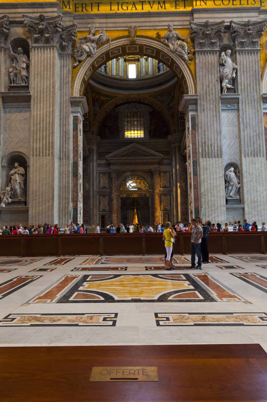 教堂,竖图,彩色,室内,白天,旅游,度假,名胜古迹,标志建筑,地标,建筑,梵蒂冈,游客,遗迹,艺术,彩绘,浮雕,图片,建筑群,古典,辉煌,内部,古迹,文物,娱乐,建设,古建筑,石刻,历史建筑,地标建筑,享受,休闲,旅游胜地,放松,摄影,宗教,基督教,文明,古文明,世界文化遗产,圣彼得教堂,古代文明,旅行,传统文化,bj174