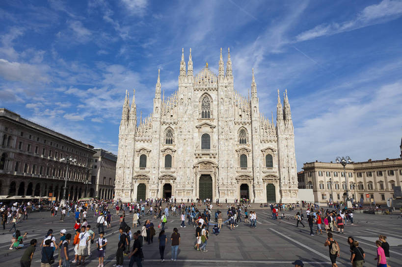 横图,彩色,室外,白天,旅游,度假,名胜古迹,标志建筑,地标,建筑,意大利,德国,欧洲,遗迹,图片,建筑群,古典,古迹,文物,娱乐,建设,古建筑,地标建筑,享受,休闲,旅游胜地,放松,摄影,西欧,文明,古文明,哥特式建筑,多莫大教堂,米兰,世界文化遗产,德意志联邦共和国,首府,科隆,古代文明,北威州,北莱茵.威斯特法伦州,米兰主教教堂,旅行,科隆行政区,传统文化,多姆大教堂,bj174