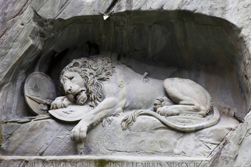 横图,彩色,室外,白天,旅游,度假,名胜古迹,标志建筑,地标,建筑,雕塑,瑞士,欧洲,遗迹,雕刻,图片,建筑群,古典,古迹,文物,娱乐,建设,古建筑,地标建筑,石狮,享受,休闲,石壁,旅游胜地,放松,摄影,文明,古文明,中欧,世界文化遗产,卢塞恩,瑞士联邦,琉森州,卢塞恩州,古代文明,琉森,旅行,传统文化,狮子纪念碑,bj174