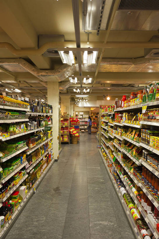 商店,竖图,彩色,室内,白天,购物,旅游,城市风光,超市,城市,建筑,瑞士,游人,图片,辉煌,现代建筑,旅游胜地,摄影,经济,文明,发展,卢塞恩,繁荣,旅行,bj174