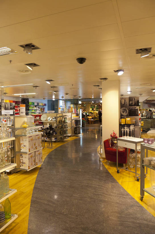 商店,竖图,彩色,室内,白天,购物,旅游,城市风光,超市,城市,建筑,瑞士,游人,图片,辉煌,现代建筑,旅游胜地,摄影,经济,文明,发展,卢塞恩,繁荣,旅行,bj174