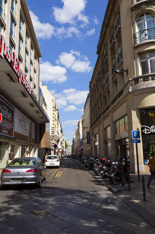 竖图,彩色,室外,白天,旅游,名胜古迹,城市风光,城市,建筑,街道,法国,凯旋门,巴黎,游人,图片,景观,辉煌,现代建筑,天空,地标建筑,旅游胜地,摄影,经济,文明,发展,戴高乐广场,繁荣,香榭丽舍大街,旅行,bj174