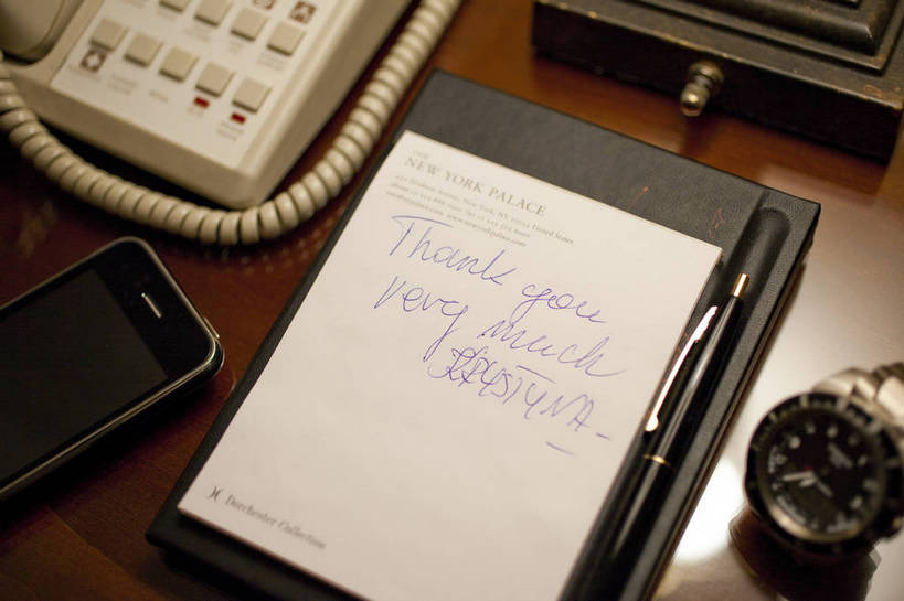 横图,彩色,室内,特写,白天,旅游,静物,电话,手机,美国,笔,手表,图片,便签,书桌,文具,摄影,记事簿,细节,旅行,bj174