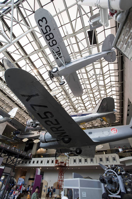 博物馆,竖图,彩色,室内,特写,白天,旅游,航天,科技,飞机,建筑,华盛顿,美国,游客,科学,图片,辉煌,设备,航空,现代建筑,旅游胜地,摄影,文明,细节,发展,繁荣,国家航空航天博物馆,试验,旅行,bj174