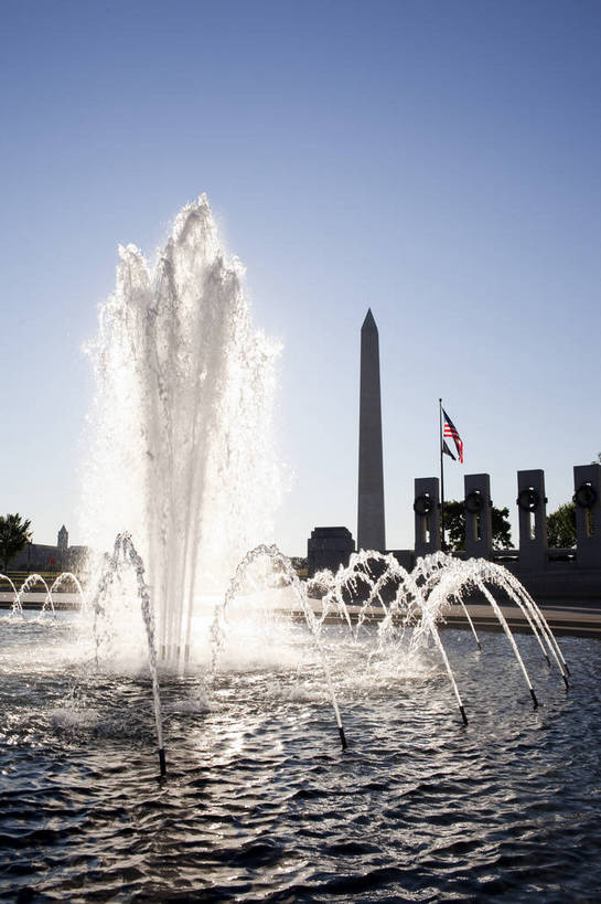 无人,竖图,彩色,室外,白天,旅游,度假,名胜古迹,树林,城市风光,标志建筑,城市,地标,建筑,喷泉,华盛顿,美国,遗迹,图片,纪念碑,建筑群,古典,辉煌,古迹,文物,娱乐,建设,古建筑,现代建筑,天空,地标建筑,享受,休闲,旅游胜地,放松,摄影,文明,古文明,发展,繁荣,二战纪念碑,旅行,bj174