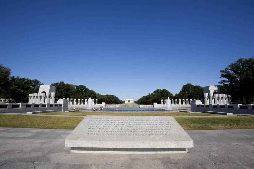 横图,彩色,室外,白天,旅游,度假,名胜古迹,树林,城市风光,标志建筑,城市,地标,建筑,华盛顿,美国,游客,遗迹,图片,纪念碑,建筑群,古典,辉煌,古迹,文物,娱乐,建设,古建筑,现代建筑,天空,地标建筑,享受,休闲,旅游胜地,放松,摄影,碑文,文明,古文明,发展,繁荣,二战纪念碑,旅行,bj174
