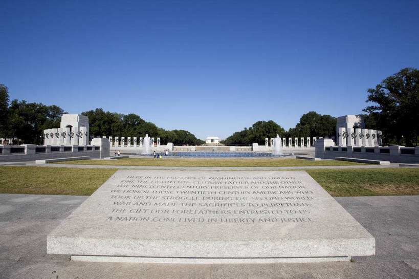 横图,彩色,室外,白天,旅游,度假,名胜古迹,树林,城市风光,标志建筑,城市,地标,建筑,华盛顿,美国,游客,遗迹,图片,纪念碑,建筑群,古典,辉煌,古迹,文物,娱乐,建设,古建筑,现代建筑,天空,地标建筑,享受,休闲,旅游胜地,放松,摄影,碑文,文明,古文明,发展,繁荣,二战纪念碑,旅行,bj174