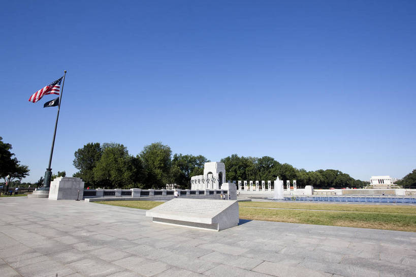 横图,彩色,室外,白天,旅游,度假,名胜古迹,树林,城市风光,标志建筑,城市,地标,建筑,华盛顿,美国,游客,遗迹,图片,纪念碑,建筑群,古典,辉煌,古迹,文物,娱乐,建设,古建筑,现代建筑,天空,地标建筑,享受,休闲,旅游胜地,放松,摄影,碑文,文明,古文明,发展,繁荣,二战纪念碑,旅行,bj174