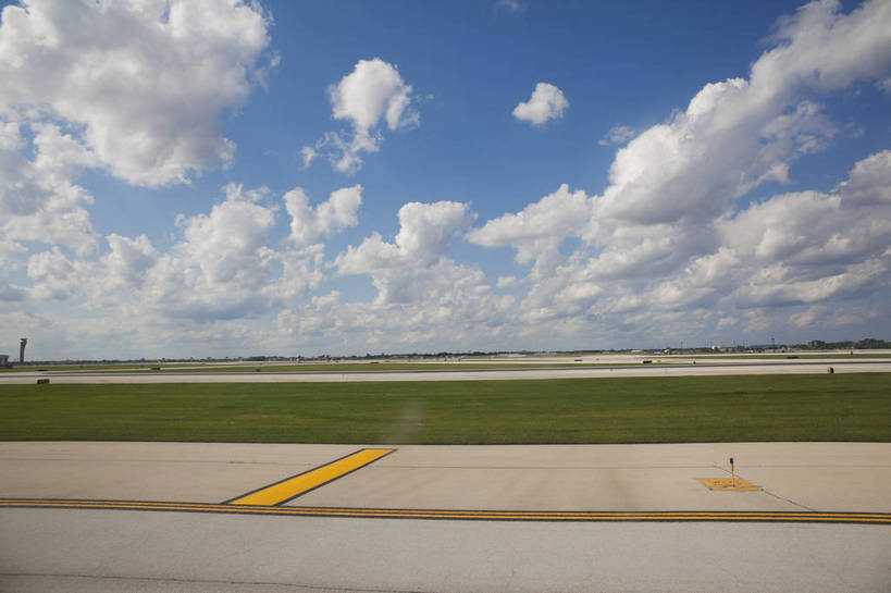 无人,机场,横图,彩色,室外,白天,旅游,草坪,城市风光,城市,建筑,美国,图片,跑道,交通,辉煌,现代建筑,停机坪,旅游胜地,运输,摄影,文明,发展,芝加哥,繁荣,旅行,飞机跑道,芝加哥机场,bj174