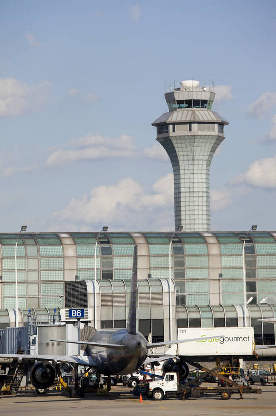 机场,竖图,彩色,室内,白天,旅游,草坪,城市风光,城市,飞机,建筑,美国,游客,图片,跑道,交通,辉煌,候机厅,现代建筑,大堂,航站楼,停机坪,旅游胜地,运输,摄影,文明,发展,芝加哥,繁荣,旅行,飞机跑道,芝加哥机场,bj174