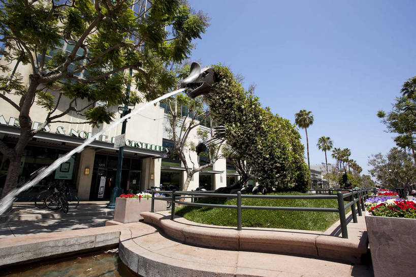 无人,商店,横图,彩色,室外,白天,旅游,美景,城市风光,步行街,城市,道路,建筑,街道,路,公路,美国,花坛,图片,景观,交通,辉煌,现代建筑,商业街,旅游胜地,景色,摄影,风光,北美,北美洲,文明,加利福尼亚,美洲,发展,加州,洛杉矶,加利福尼亚州,金州,黄金州,北亚美利加洲,亚美利加洲,圣塔莫尼卡,繁荣,天使之城,马路,旅行,美利坚合众国,bj174