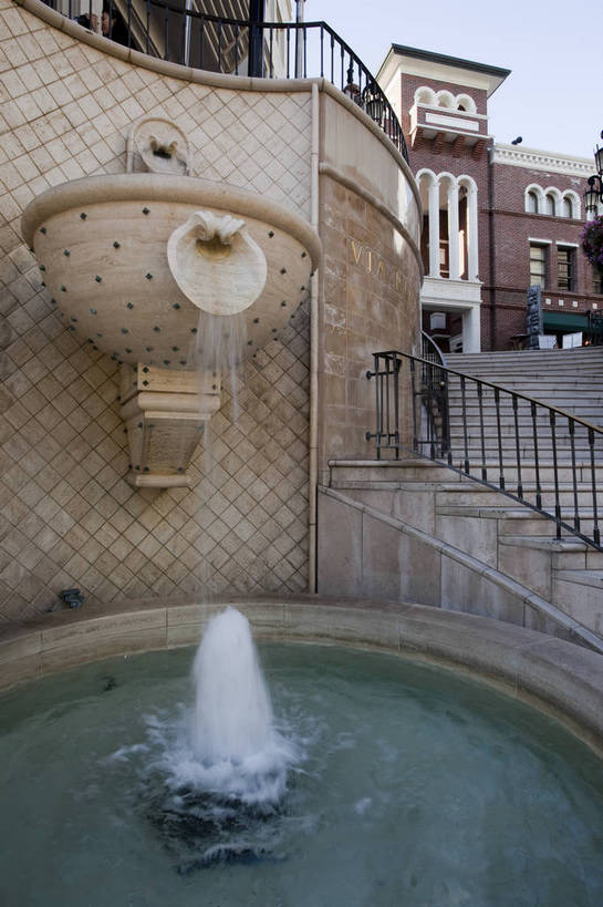 无人,商店,竖图,彩色,室外,白天,旅游,美景,城市风光,城市,道路,建筑,街道,路,喷泉,公路,美国,图片,景观,水池,交通,辉煌,现代建筑,商业街,旅游胜地,景色,摄影,风光,北美,北美洲,文明,加利福尼亚,美洲,发展,加州,洛杉矶,加利福尼亚州,金州,黄金州,北亚美利加洲,亚美利加洲,繁荣,贝弗利山,比华利山,天使之城,马路,旅行,美利坚合众国,bj174