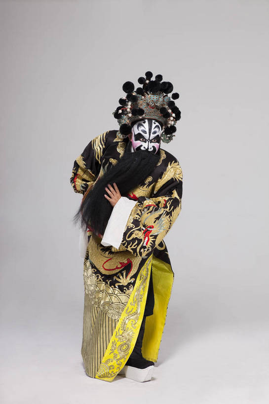 中年人,一个人,演员,竖图,彩色,白色背景,正面,化妆,北京,中国,亚洲,仅一个人,表演,艺术,造型,鲜艳,头饰,图片,注视,文化,脸谱,观察,看,站着,表情,展示,姿势,摄影,服饰,观看,功夫,动作,察看,关注,中国文化,戏剧,民族服饰,演出服,京剧,东亚,戏曲,国粹,官员,男人,中年男性,中国人,全身,影棚拍摄,化装,中国戏曲,传统文化,丞相,舞台妆,角色,花脸,净,bj174