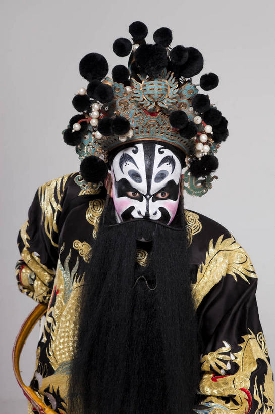 中年人,一个人,演员,竖图,彩色,白色背景,正面,化妆,北京,中国,亚洲,仅一个人,表演,艺术,造型,鲜艳,头饰,图片,注视,文化,脸谱,观察,看,站着,表情,展示,姿势,摄影,服饰,观看,功夫,动作,察看,关注,中国文化,戏剧,民族服饰,演出服,京剧,东亚,戏曲,国粹,官员,男人,中年男性,中国人,半身,影棚拍摄,化装,中国戏曲,传统文化,丞相,舞台妆,角色,花脸,净,bj174