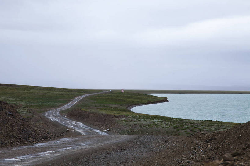 无人,横图,彩色,室外,白天,旅游,度假,湖,美景,名胜古迹,标志建筑,地标,建筑,中国,亚洲,遗迹,图片,岸,古迹,文物,娱乐,建设,古建筑,蓝色,白云,风景,蓝天,天空,自然,享受,休闲,旅游胜地,放松,摄影,地理,风光,宁静,自然风光,古文明,东亚,青海,玛多,bj174
