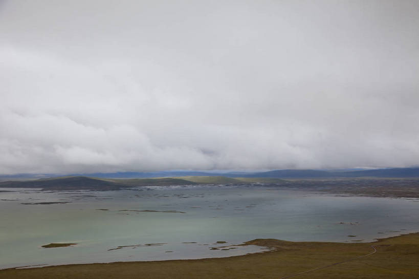 无人,横图,彩色,室外,白天,旅游,度假,湖,美景,名胜古迹,标志建筑,地标,建筑,中国,亚洲,遗迹,图片,景观,岸,辉煌,古迹,历史,文物,娱乐,建设,古建筑,蓝色,白云,蓝天,天空,享受,休闲,旅游胜地,安静,放松,人文,摄影,文明,中国文化,古文明,东亚,青海,古代文明,旅行,传统文化,玛多,bj174