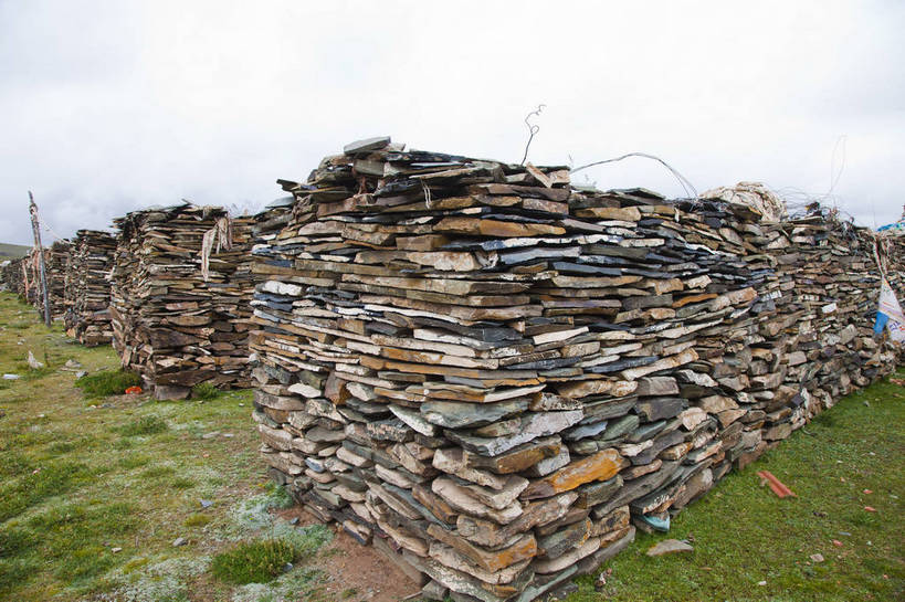 无人,横图,彩色,室外,白天,旅游,度假,湖,美景,名胜古迹,标志建筑,地标,建筑,中国,亚洲,遗迹,标志,图片,景观,岸,辉煌,古迹,历史,文物,娱乐,建设,古建筑,蓝色,天空,享受,休闲,器皿,旅游胜地,安静,放松,人文,摄影,研磨,臼杵,文明,中国文化,古文明,东亚,青海,研杵,研钵,臼,古代文明,旅行,传统文化,玛多,bj174