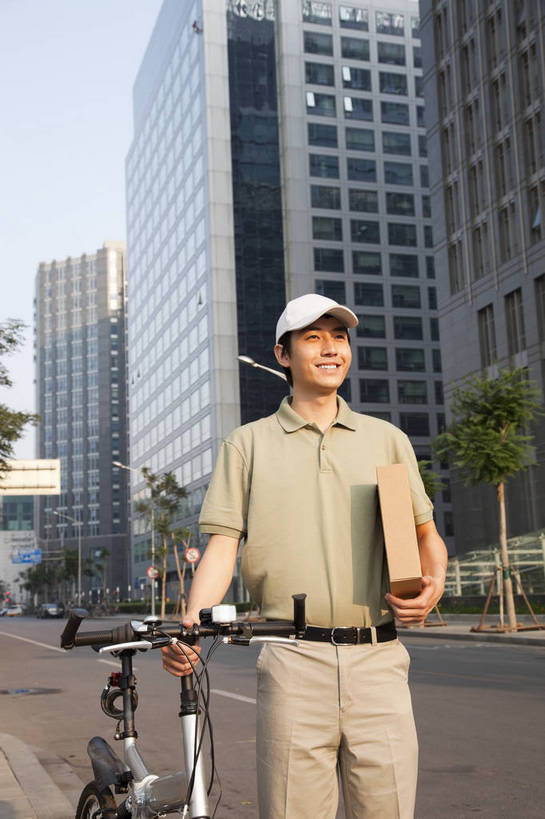 东方人,站,微笑,竖图,彩色,室外,白天,正面,商务,时尚,智慧,成功,职员,建筑,写字楼,自行车,北京,中国,仅一个人,图片,职业装,现代,现代建筑,工人,快递员,职业,商务楼,成熟,自信,摄影,青春,工作装,送货,精明,聪明,男人,男性,年轻男性,亚洲人,中国人,年轻人,白领,商人,上班族,员工,半身,愉快,匠人,劳动者,体力工,金融街,白领阶层,办公室职员,bj174