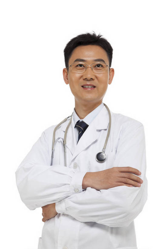 东方人,中年人,医生,站,微笑,竖图,彩色,室内,白天,白色背景,正面,时尚,智慧,成功,职员,北京,中国,仅一个人,工作,图片,职业装,现代,听诊器,医护人员,医疗人员,职业,成熟,稳重,自信,摄影,青春,医疗,戴眼镜,端庄,精明,聪明,男人,男性,年轻男性,亚洲人,中国人,年轻人,白领,大夫,商人,上班族,半身,影棚拍摄,愉快,白领阶层,办公室职员,bj174