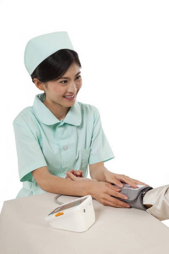 东方人,两个人,伙伴,护士,站,坐,微笑,竖图,彩色,室内,白天,白色背景,侧面,时尚,友谊,成功,合作,团队,北京,中国,工作,图片,美丽,职业装,现代,职业,成熟,活力,可爱,美女,治疗,自信,摄影,青春,优雅,量血压,医疗,血压计,白衣天使,端庄,医治,精明,团结,友情,年轻女性,女人,女性,亚洲人,中国人,年轻人,患者,谈话,半身,影棚拍摄,愉快,魅力,bj174