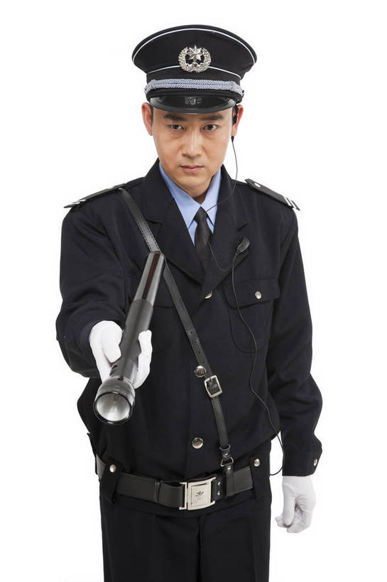 东方人,中年人,站,竖图,彩色,室内,白天,白色背景,正面,商务,时尚,智慧,安全,成功,职员,北京,中国,仅一个人,正装,工作,图片,职业装,现代,工人,职业,成熟,自信,摄影,青春,巡逻,手电筒,精明,保卫,聪明,男人,男性,年轻男性,亚洲人,中国人,年轻人,白领,保安,商人,上班族,员工,半身,影棚拍摄,愉快,匠人,劳动者,体力工,白领阶层,办公室职员,bj174