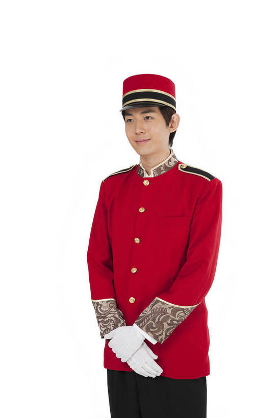 东方人,商务人士,服务员,门童,商务男性,站,微笑,竖图,彩色,室内,白天,白色背景,侧面,衬衫,商务,时尚,智慧,成功,职员,北京,中国,仅一个人,套装,正装,图片,职业装,现代,职业,成熟,自信,服务,摄影,青春,礼仪,商务装,工薪阶层,精明,聪明,男人,男性,年轻男性,亚洲人,中国人,年轻人,白领,服务生,商人,上班族,侍者,半身,影棚拍摄,衬衣,愉快,白领阶层,办公室职员,bj174