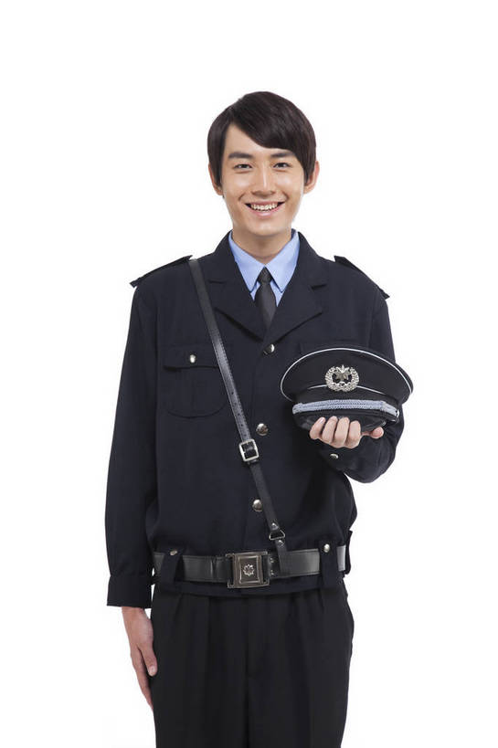 东方人,站,竖图,彩色,室内,白天,白色背景,正面,商务,时尚,智慧,安全,成功,职员,北京,中国,仅一个人,正装,工作,图片,职业装,现代,工人,职业,成熟,自信,摄影,青春,巡逻,精明,保卫,聪明,男人,男性,年轻男性,亚洲人,中国人,年轻人,白领,保安,商人,上班族,员工,半身,影棚拍摄,愉快,匠人,劳动者,体力工,白领阶层,办公室职员,bj174