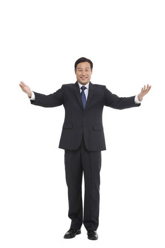 东方人,中年人,商务人士,商务男性,站,微笑,竖图,彩色,室内,白天,白色背景,正面,衬衫,商务,时尚,智慧,成功,职员,北京,中国,仅一个人,套装,正装,欢迎,图片,职业装,现代,职业,成熟,自信,摄影,青春,商务装,工薪阶层,精明,聪明,男人,男性,中年男性,亚洲人,中国人,白领,商人,上班族,张开双臂,全身,影棚拍摄,衬衣,西服,愉快,白领阶层,办公室职员,bj174