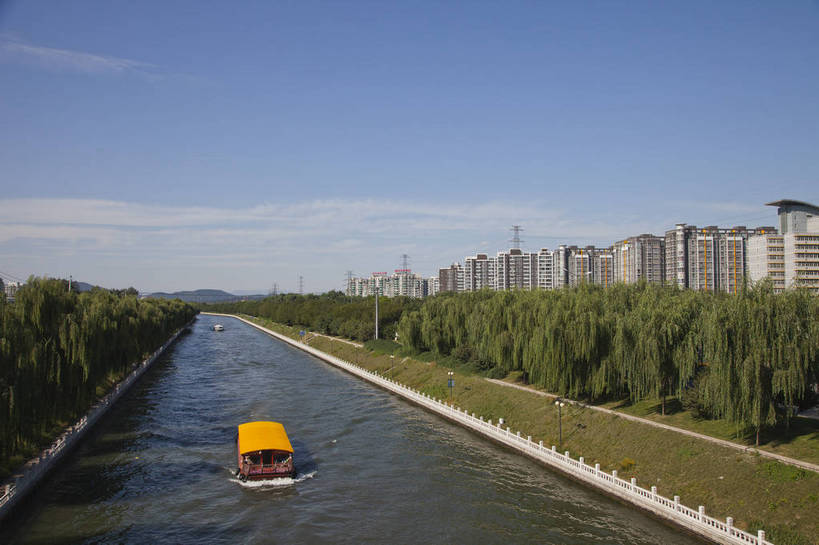 横图,彩色,室外,白天,旅游,城市风光,城市,建筑,北京,中国,图片,景观,建筑群,现代,游船,摄影,经济,运河,发展,繁荣,旅行,居住区,bj174