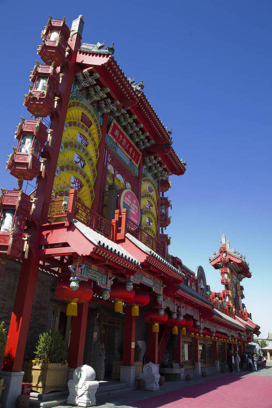 竖图,彩色,室外,白天,旅游,门,城市,建筑,北京,中国,亚洲,图片,景观,牌楼,首都,古典,历史,商业街,历史建筑,旅游胜地,摄影,怀旧,文明,中国文化,前门,东亚,中华人民共和国,东城区,北京市,京,北平,华北地区,旅行,店铺,前门大街,传统文化,东城,前门大街商业步行街,bj174