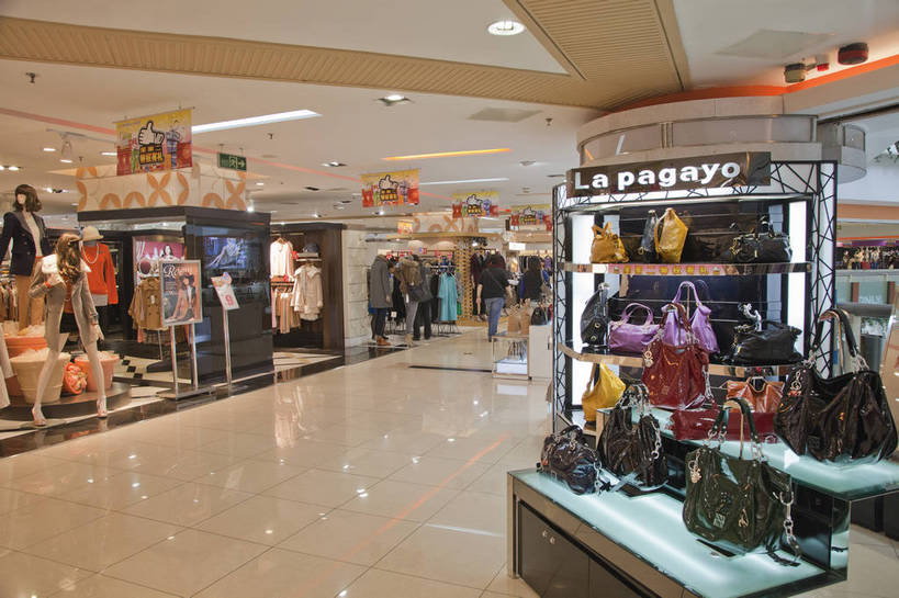 商店,横图,彩色,室内,白天,购物,旅游,消费,超市,橱窗,建筑,商场,北京,中国,亚洲,图片,首都,现代,休闲,展示,气派,金融,百货,摄影,生活方式,经济,文明,陈列,选购,贸易,百货公司,东亚,中华人民共和国,北京市,京,北平,华北地区,血拼,繁荣,发达,旅行,购物商场,购物中心,商业中心,崇文,崇文区,文明门,崇文门,bj174